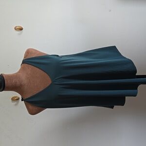 T27 First Love Forest Green V-Neck Cold-Shoulder Tank Sz Md Stretch Point Hem